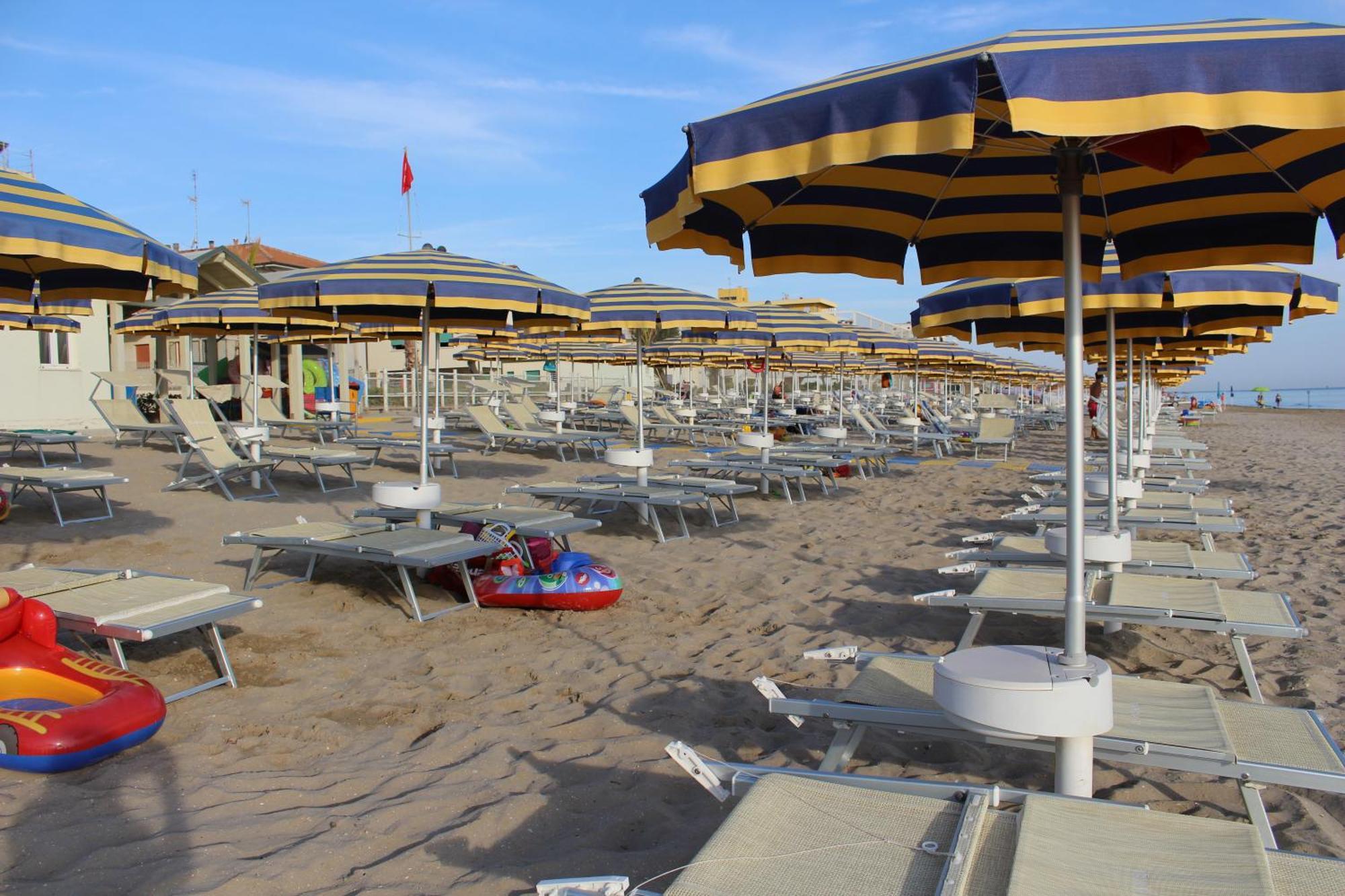 Hotel Caravel Marotta Exterior photo