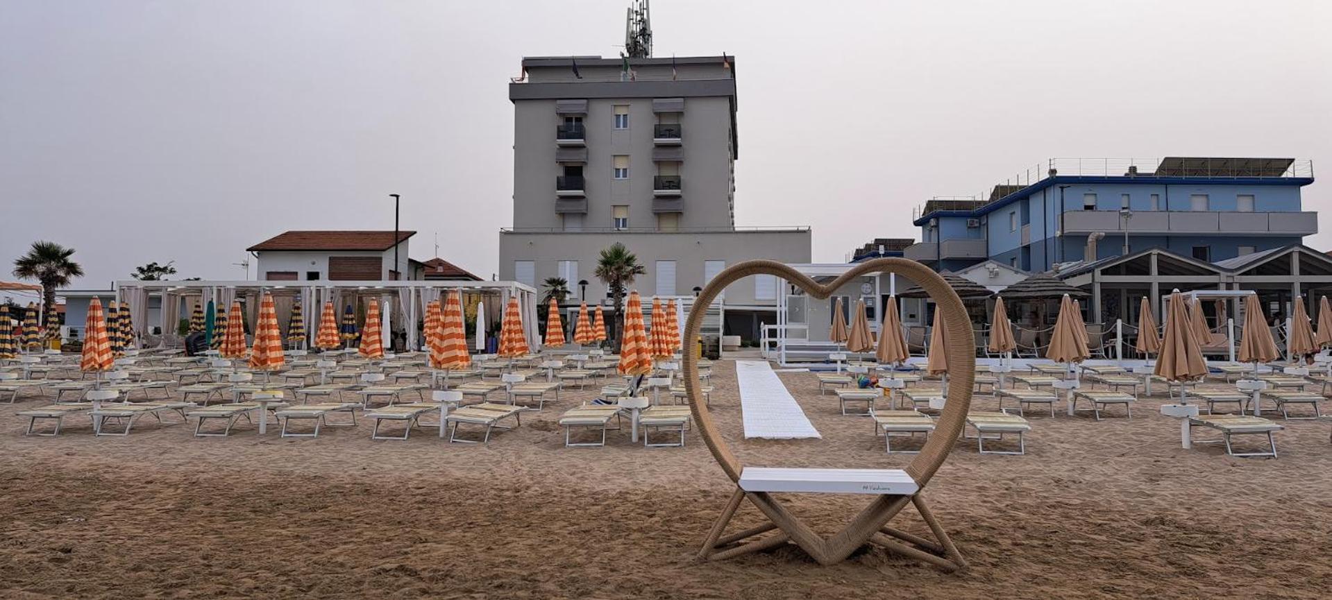 Hotel Caravel Marotta Exterior photo