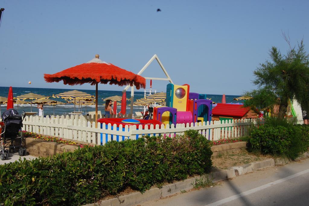Hotel Caravel Marotta Exterior photo